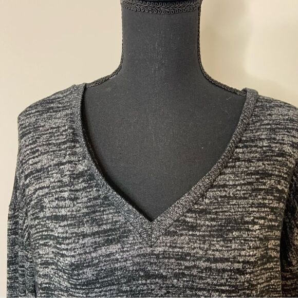 Tahari black heather v-neck lightweight sweater button-down back sz M - Picture 3 of 8
